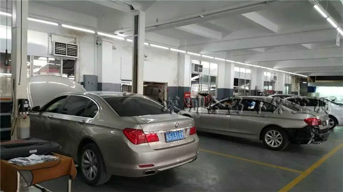 汽修車(chē)間